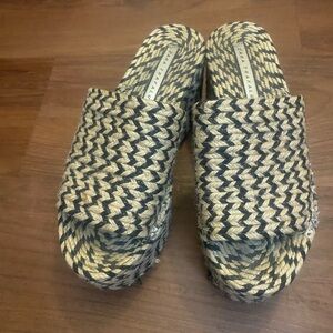 Chic Black and Tan Woven wedge platform Sandals